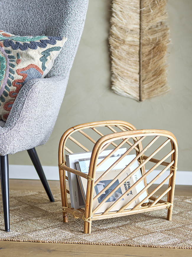 Baker Stalak za časopise