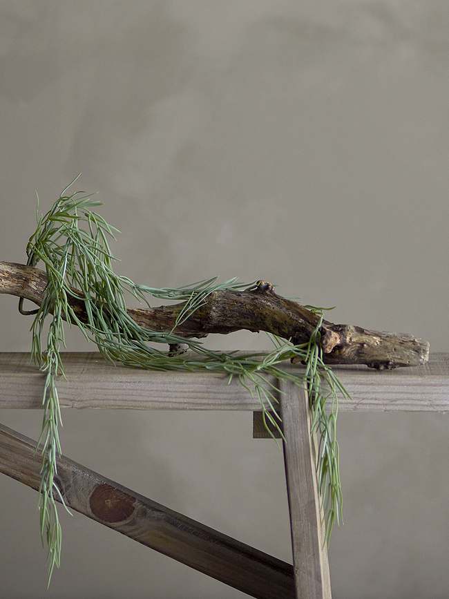 Bloomingville Umetna viseča roža anturij