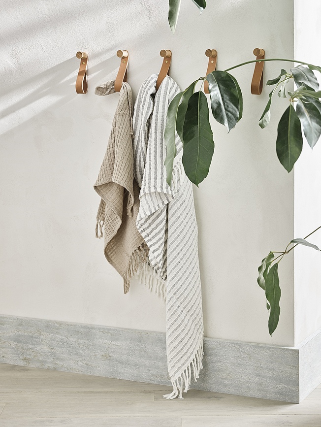 Gancho de pared Trapeze, de roble natural