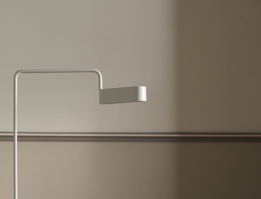 Lámpara de Pie de latón Scribe