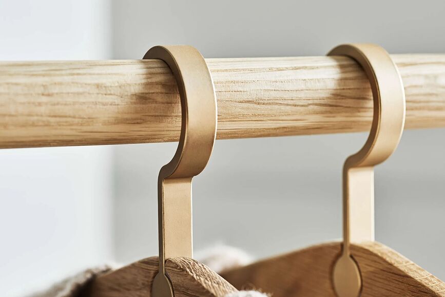 Perchas de roble negro Trapeze, 4 unidades