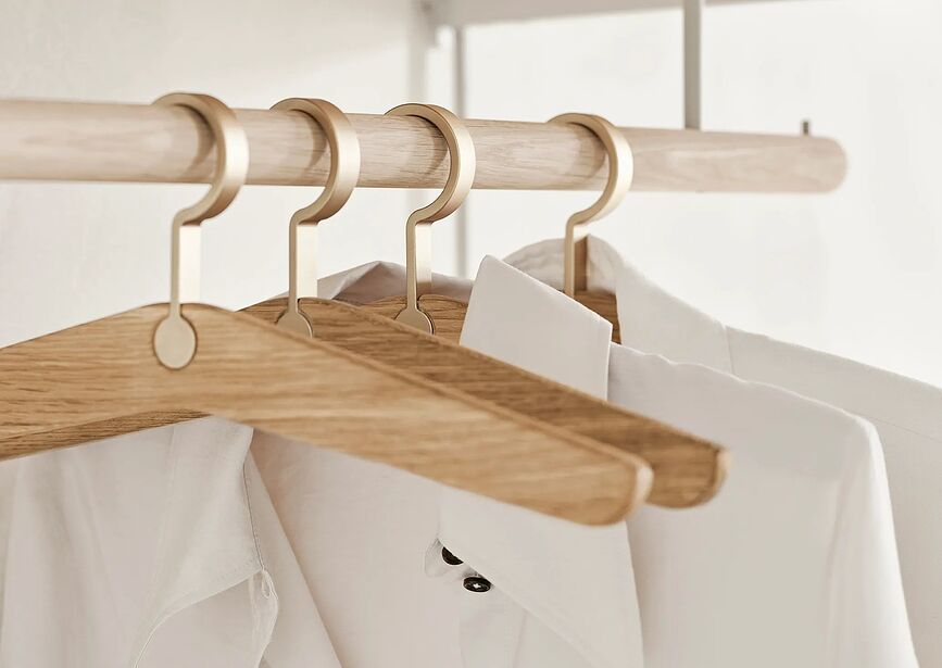 Perchas de roble negro Trapeze, 4 unidades