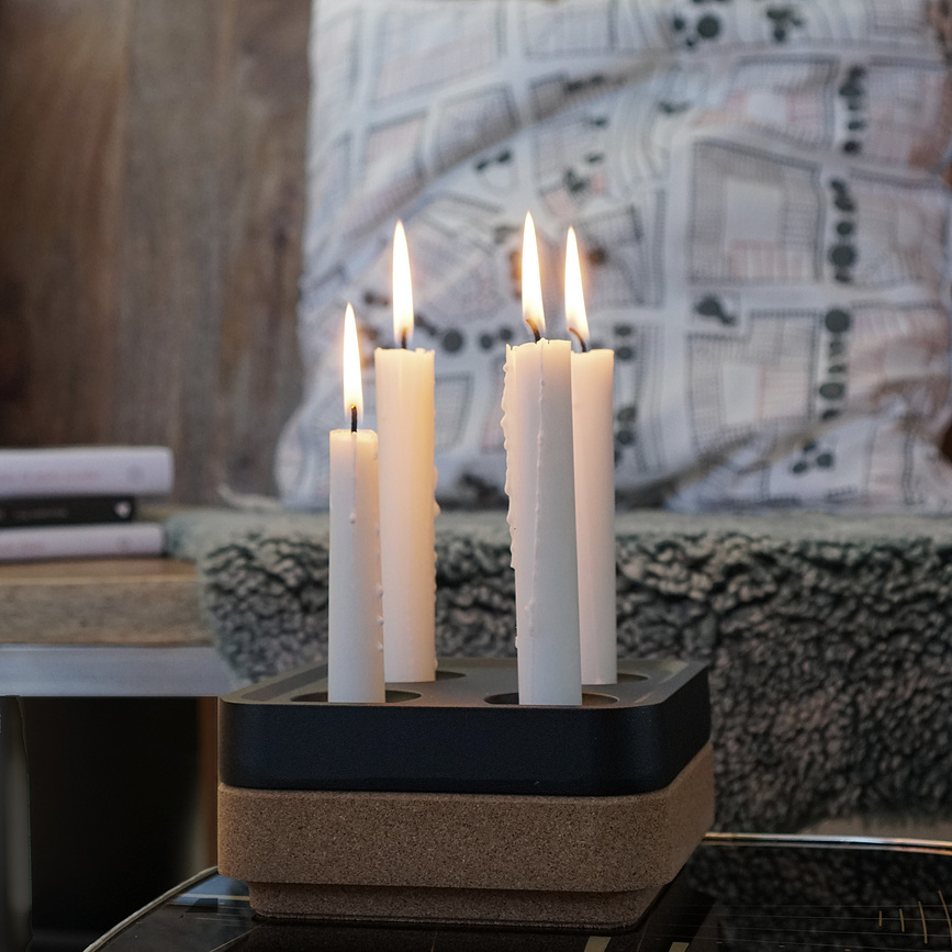 Base de corcho para candelabro Stumpastaken Fyran, negra