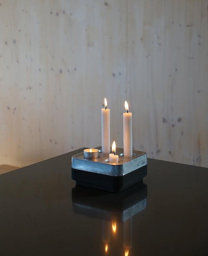 Base de corcho para candelabro Stumpastaken Fyran, negra