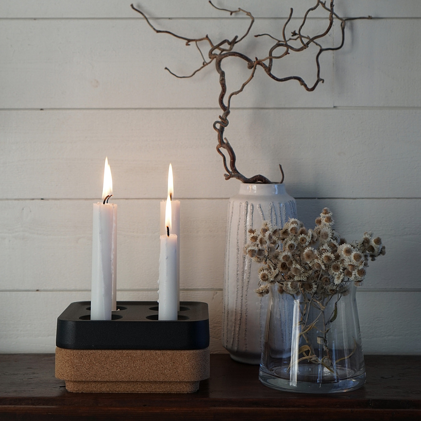 Base de corcho para candelabro Stumpastaken Fyran, negra