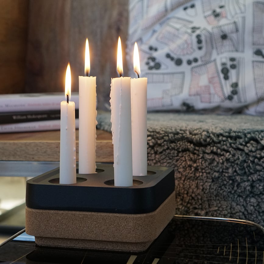 Base de corcho para candelabro Stumpastaken Fyran, negra