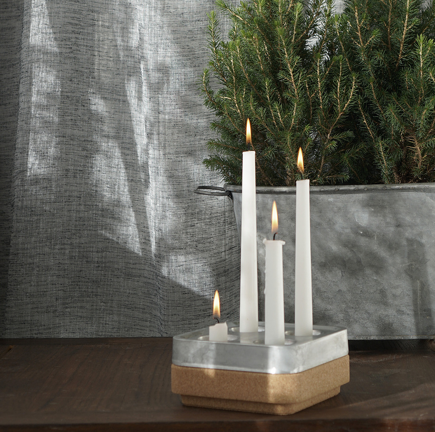 Candelabro de aluminio Stumpastaken Fyran