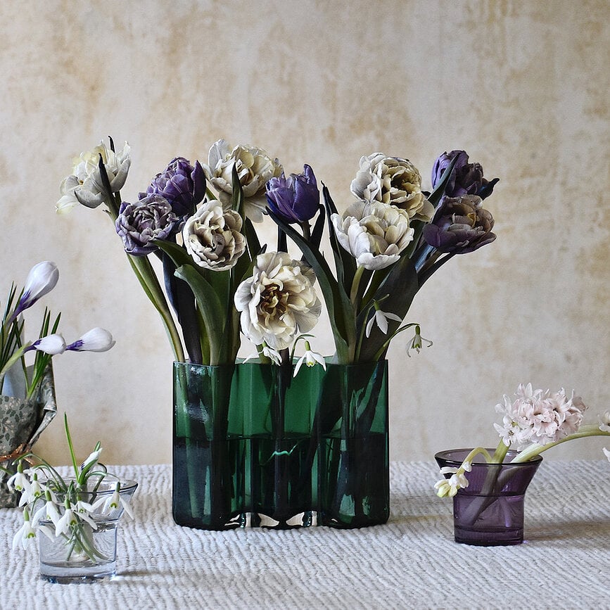 Row 3 vase, lav, transparent