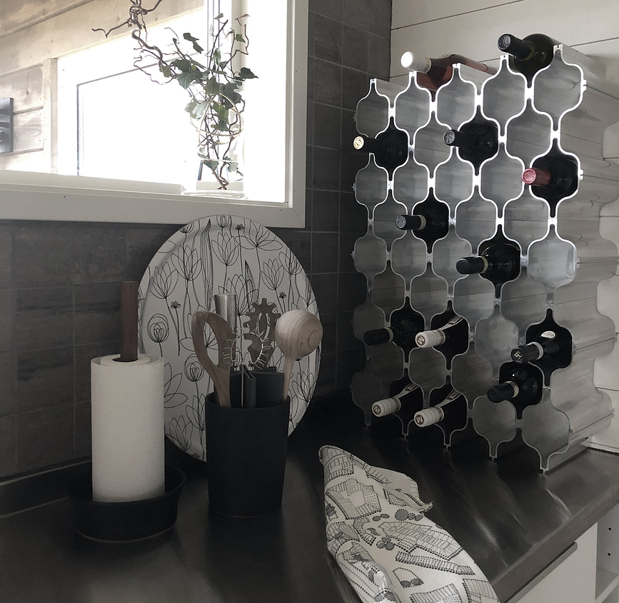 Slide Stojalo za vino, črn