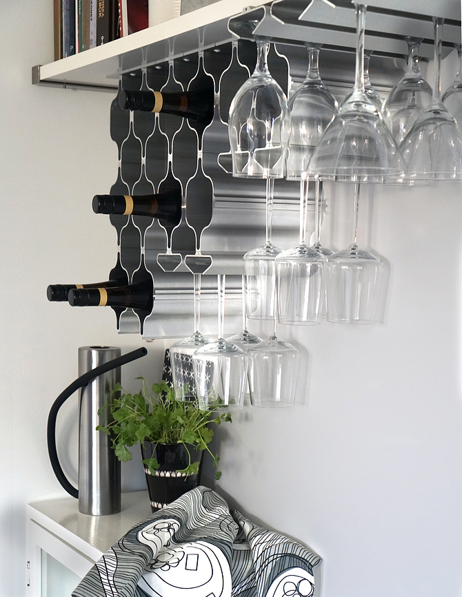 Slide Stojalo za vino, črn