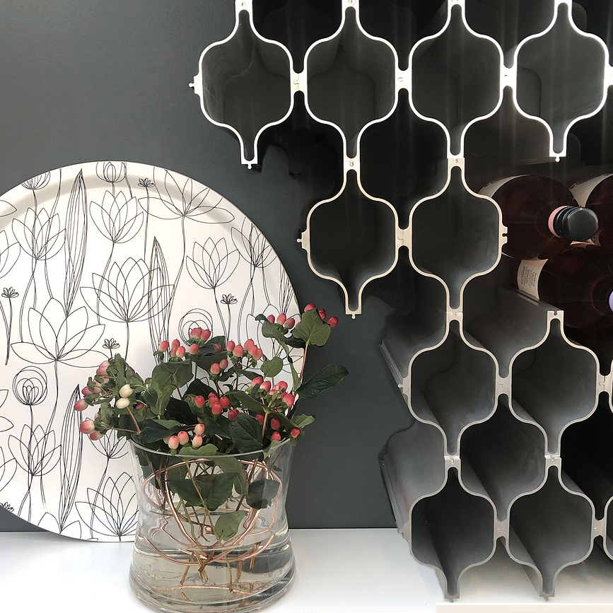 Slide Stojalo za vino, črn