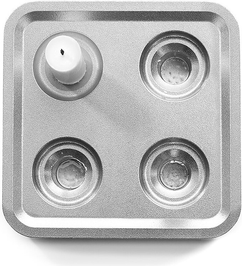 Stumpastaken Fyran Bougeoir, en aluminium noir, avec soucoupe noire