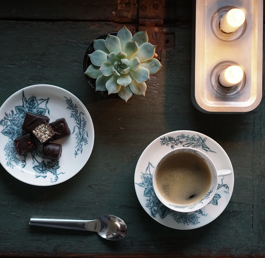 Stumpastaken Chandelier long, aluminium noir