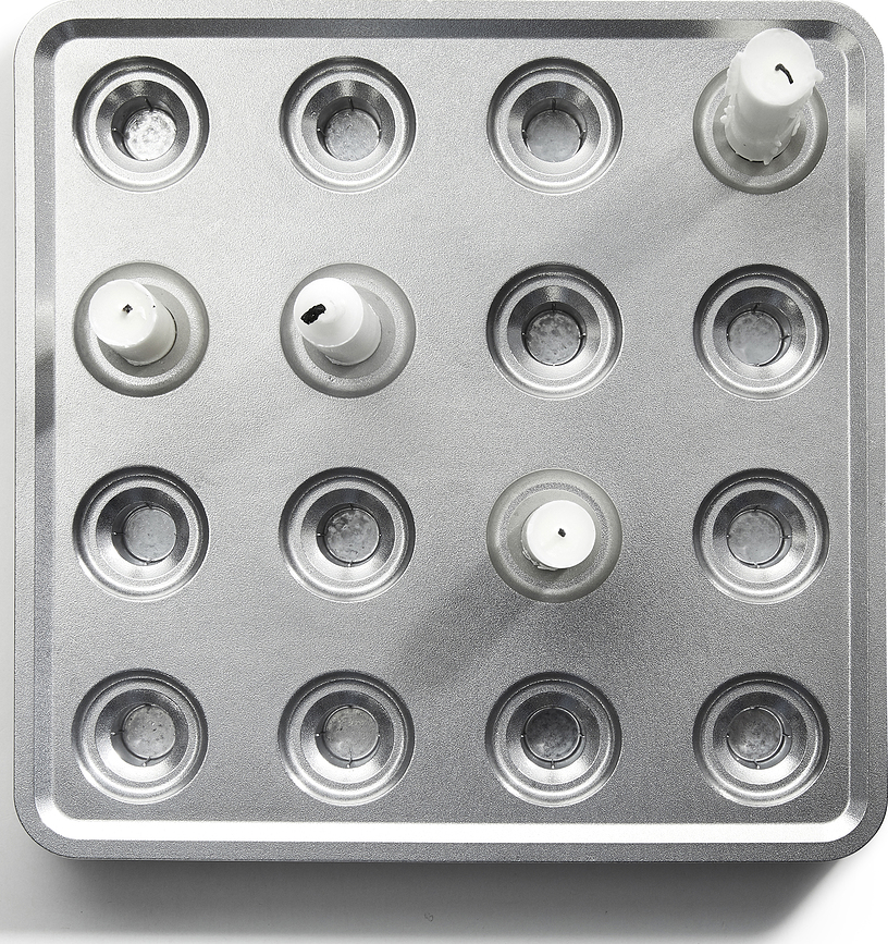 Stumpastaken Svečnik, bel aluminij