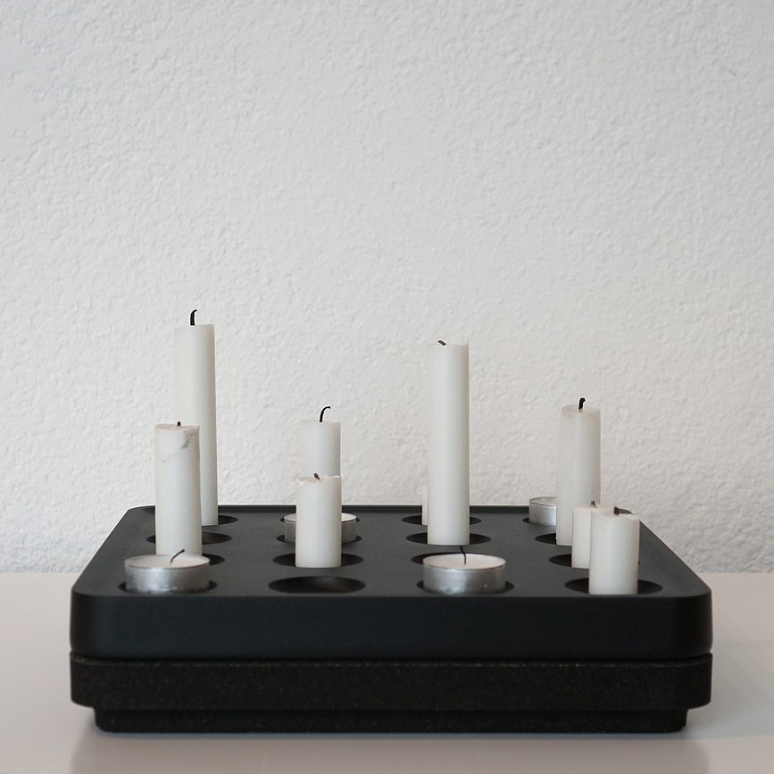 Stumpastaken Svečnik, bel aluminij