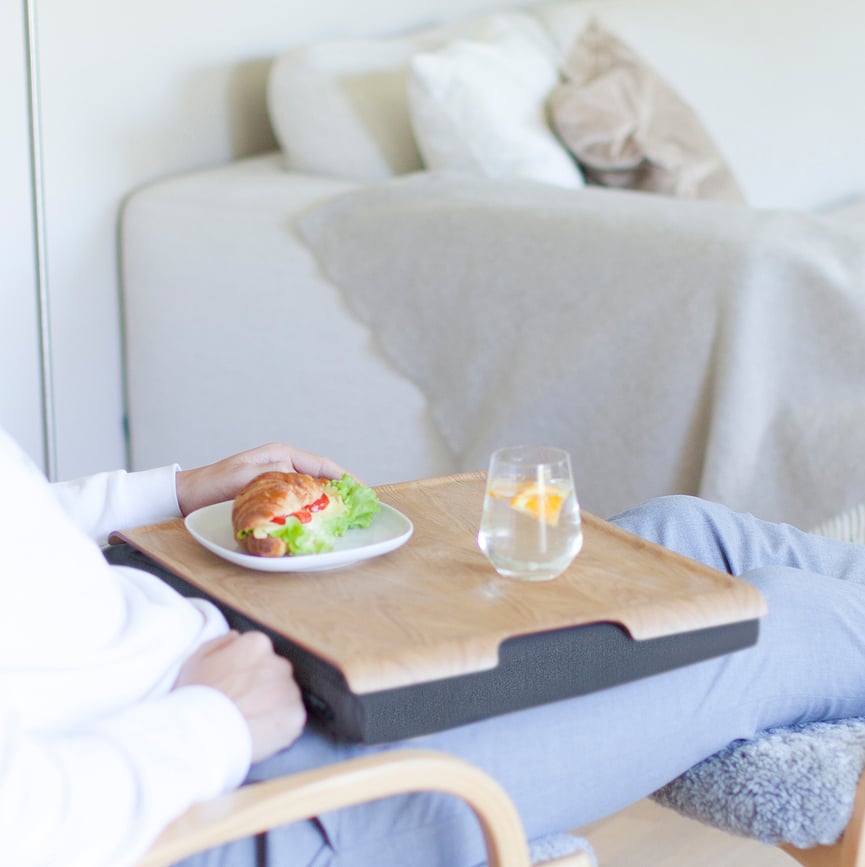 Bandeja de mimbre Laptray, con cojín gris