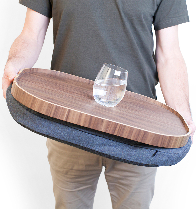 Bandeja Laptray de madera de nogal, ovalada L, antideslizante, con cojín gris