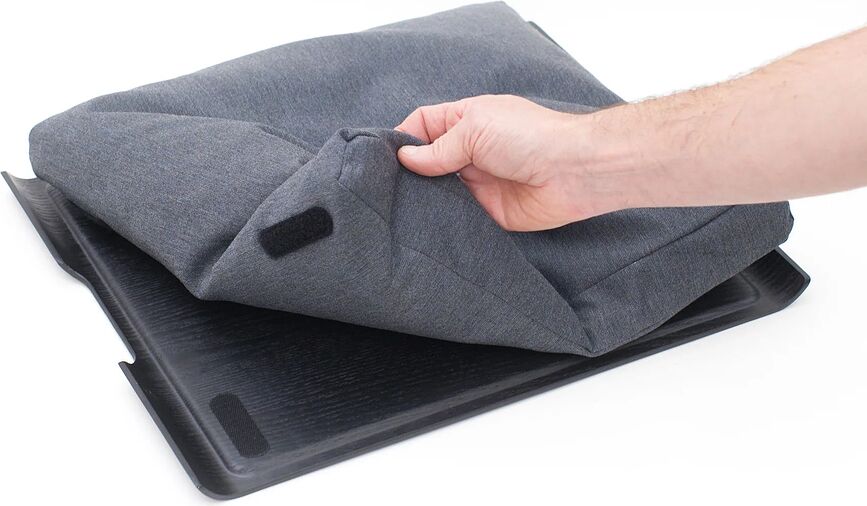 Laptray Pladanj L za krilo vrbovo drvo mat crni s protukliznom površinom sa sivim jastukom