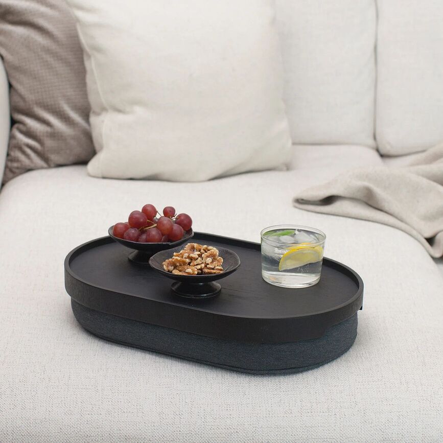 Laptray Pladenj za naročje ovalen, M, orehov les, s protizdrsno površino, s sivo blazino