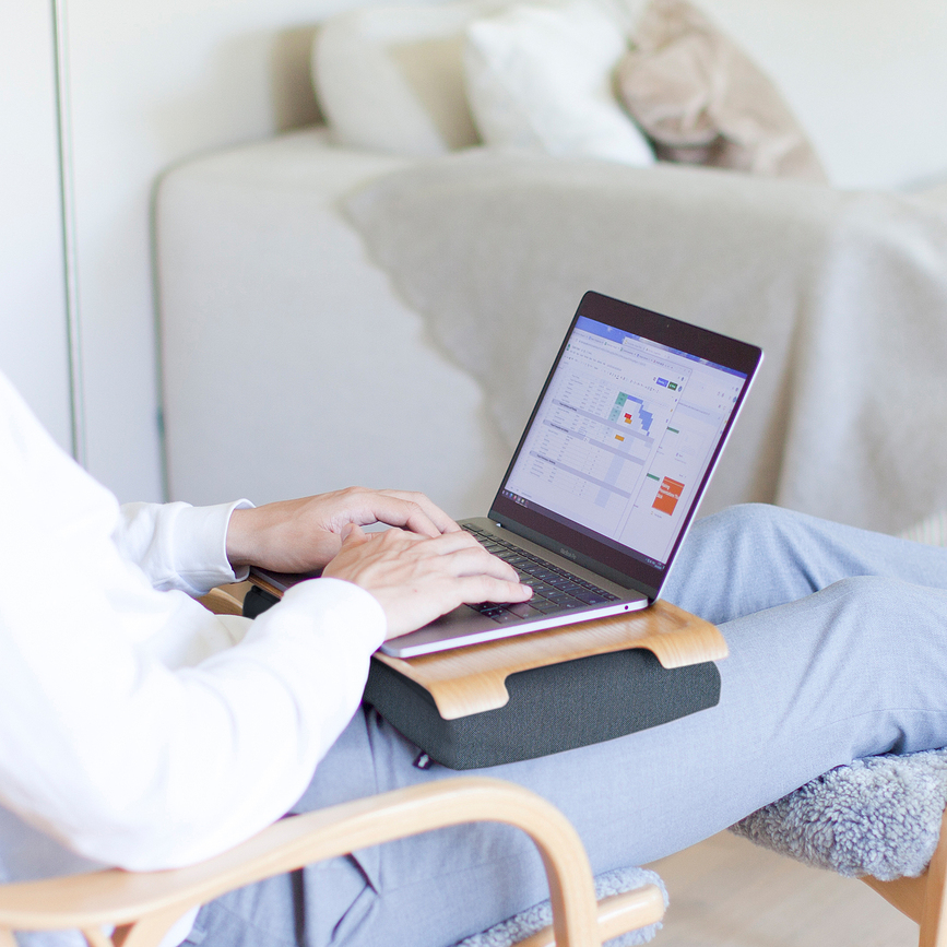 Plateau Laptray Mini, en osier, avec coussin gris
