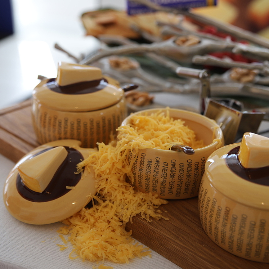 Pojemnik na ser Parmigiano Reggiano mały