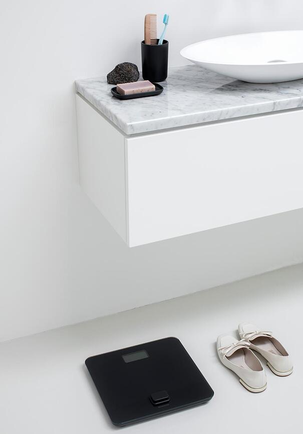 Báscula de baño cinética ReNew, gris oscuro