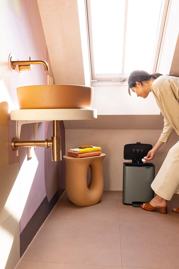 Bo Koš za smeti s pedalom, 12 l, temno siv