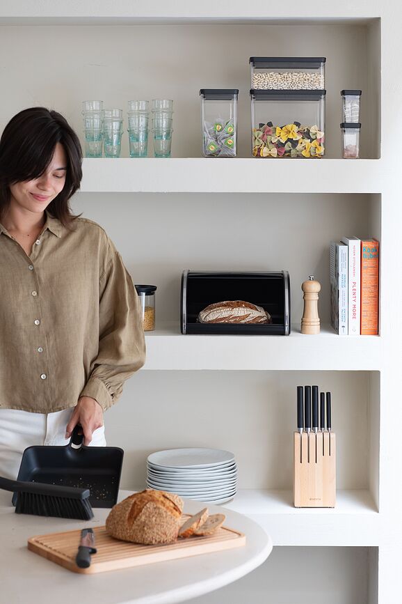 Brabantia Boîte à Pain, petite, blanche, avec finition argentée