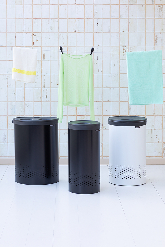 Brabantia Koš za perilo s pokrovom, 35 l, bel, črn pokrov