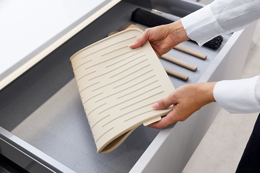 Brabantia Podloga za sušenje posuđa svijetlosiva silikonska