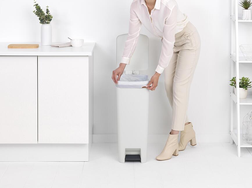 Cubo de basura con pedal StepUp 40 l, beige, reciclado