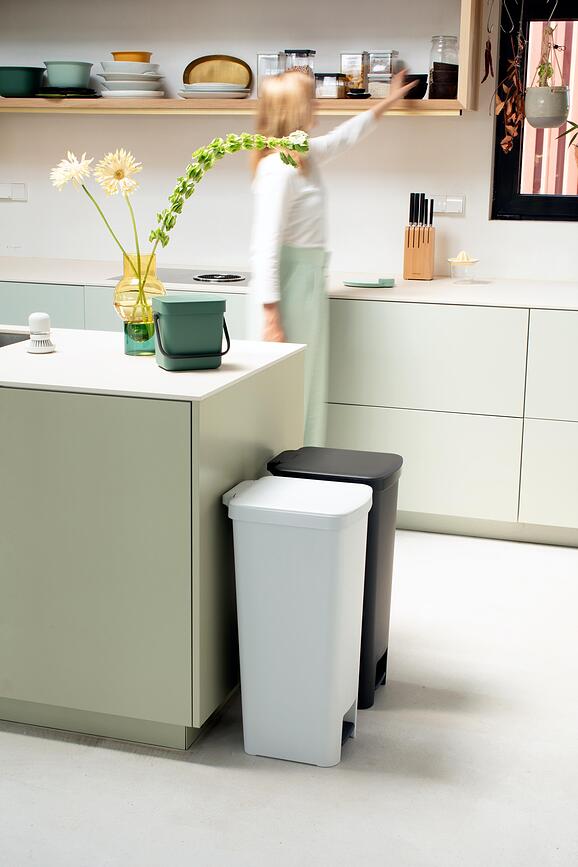 Cubo de basura con pedal StepUp 40 l, beige, reciclado