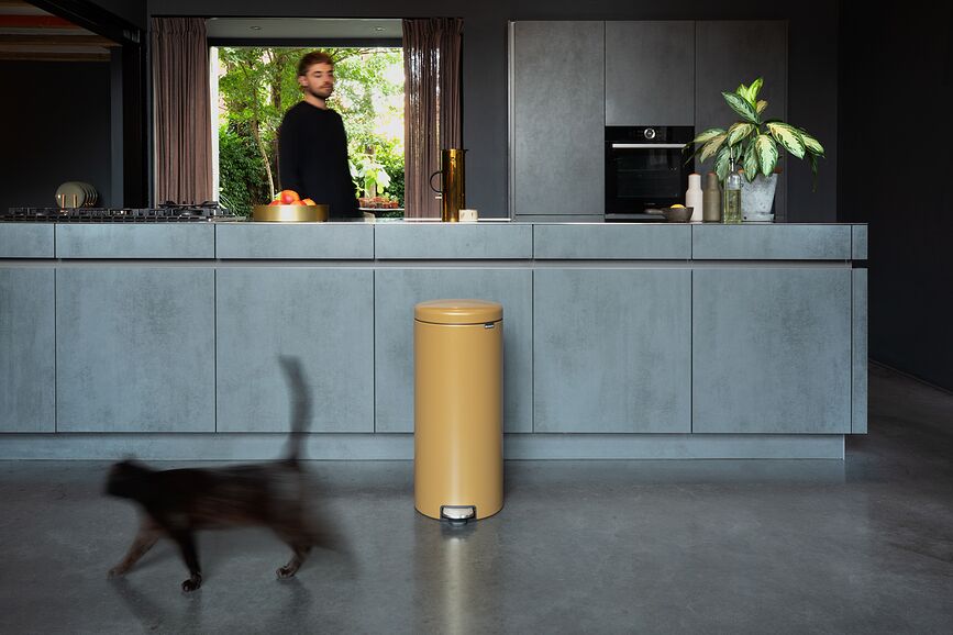 Cubo de Basura de pedal NewIcon, 30 l, amarillo claro