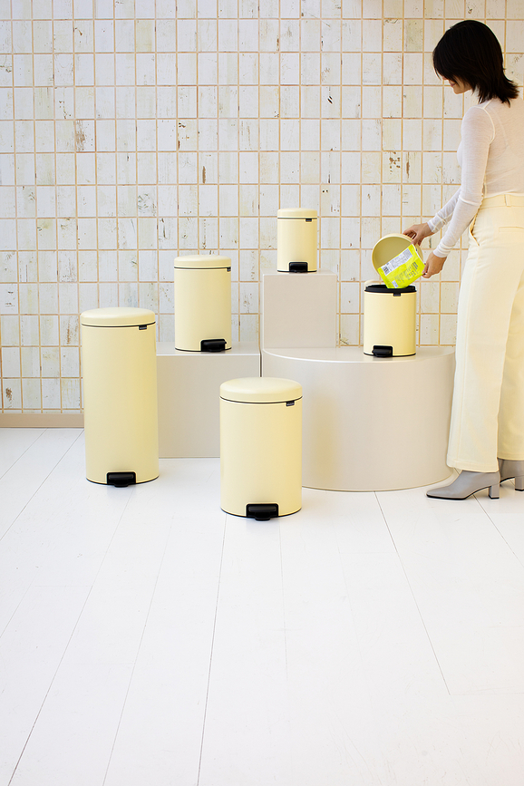 Cubo de Basura de pedal NewIcon, 30 l, amarillo claro