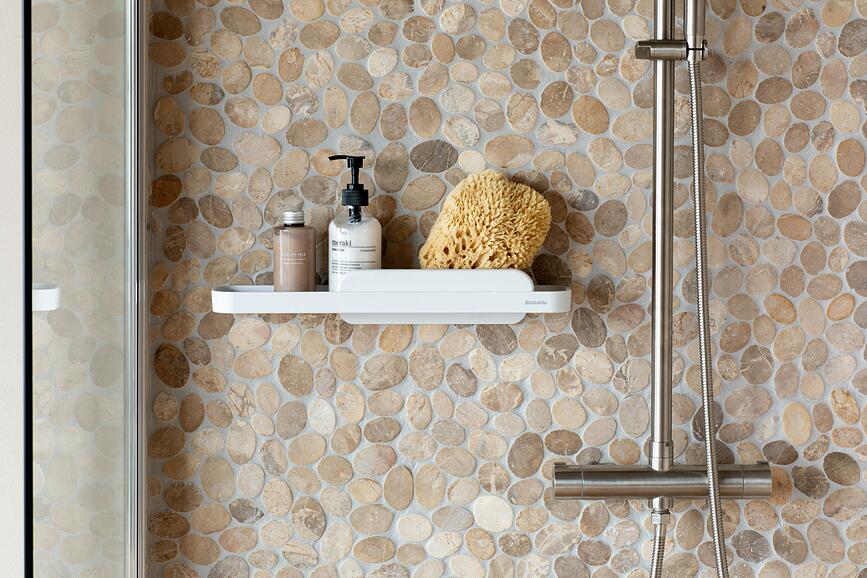 MindSet Tuš polica z brisalcem, temno siva