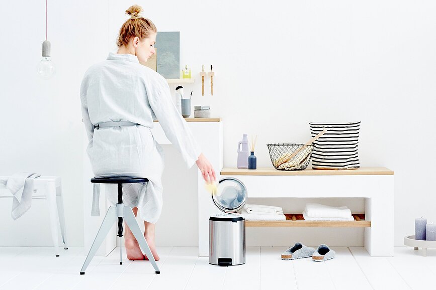 NewIcon Kanta za Smeće s pedalom 5 L mat crna