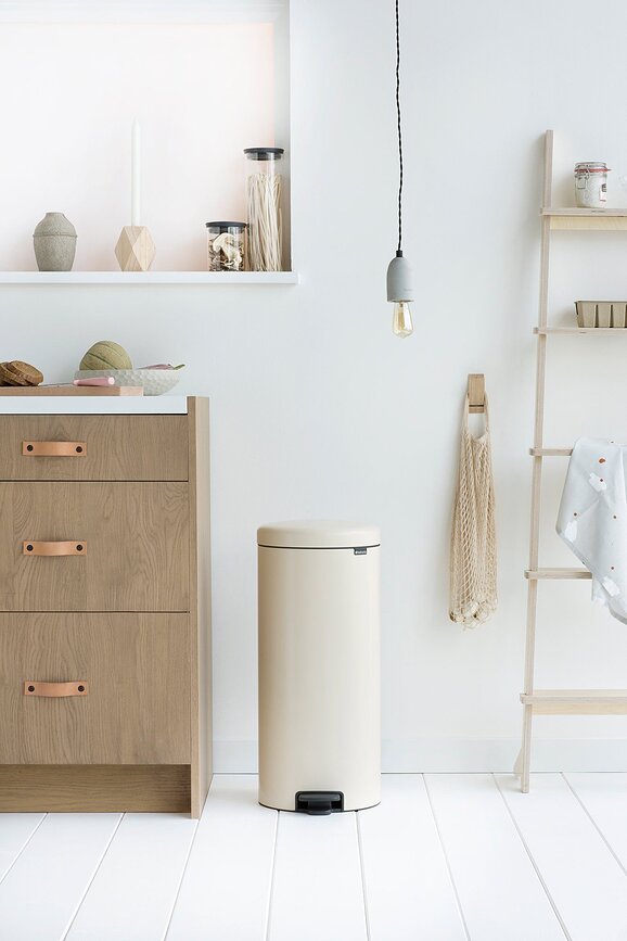 NewIcon Poubelle à Pédale avec seau intérieur en métal, 30 L, acier poli