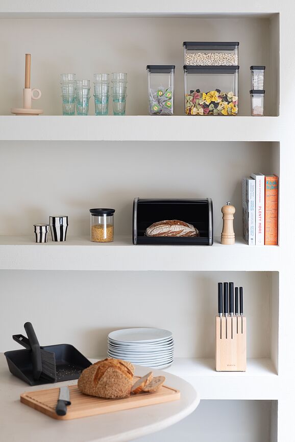 Panera Brabantia pequeña, blanca, con acabado plateado