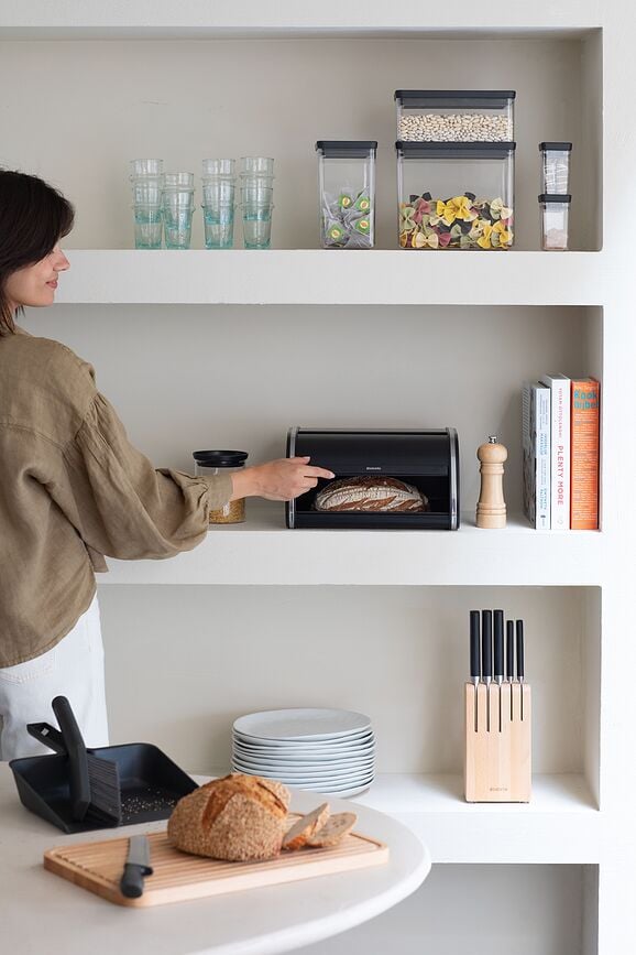 Panera Brabantia pequeña, blanca, con acabado plateado