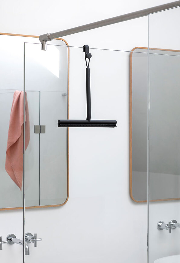 ReNew Brisalec za tuš z držalom, antracitni