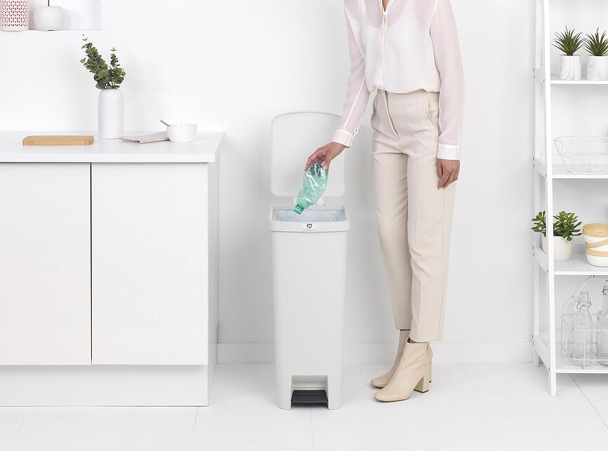 Poubelle à pédale StepUp 40 l, beige, en matière recyclée