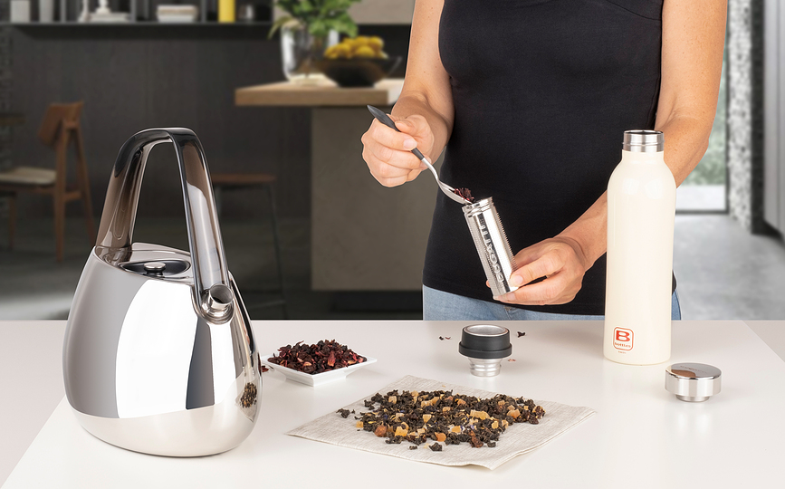 Fierbător electric Jackie 1,2 l, negru