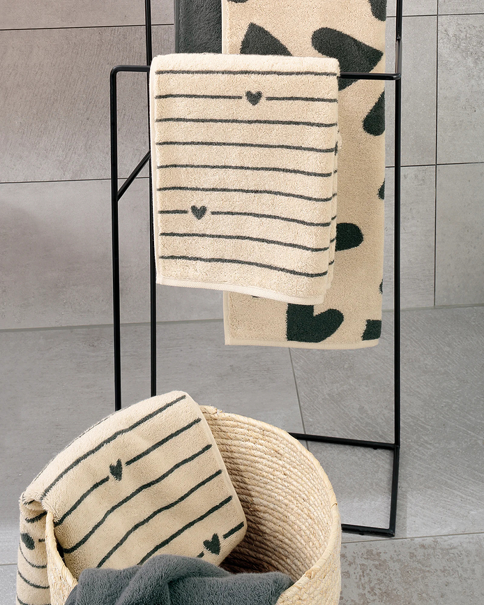 Lines&Hearts håndklæde 70 x 140 cm, blå