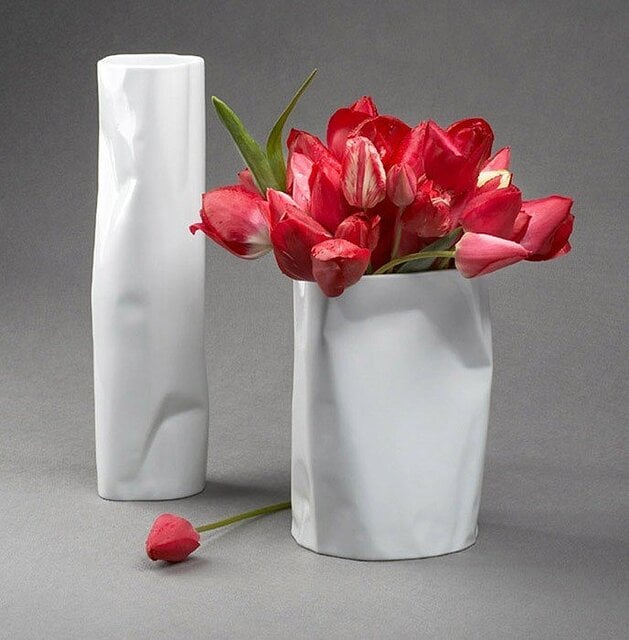 Ćmielów Gebogene Vase hoch weiß - Ćmielów Design Studio