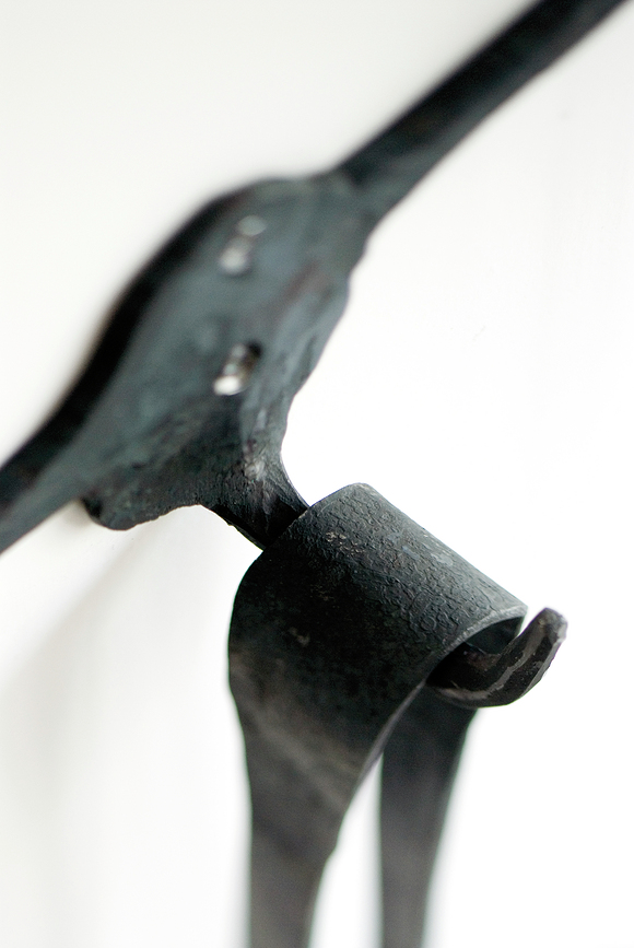 Ferro e Fuoco Obešalnik trojni za kaminska orodja