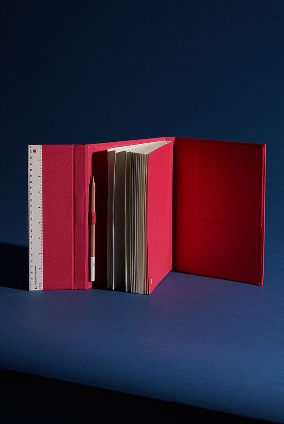 Pantone L Bilježnica s olovkom 160 stranica linijska crna 100 g/m²