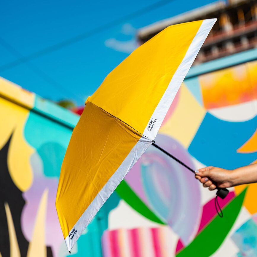 Pantone Travel Kišobran sklopivi žuti s futrolom