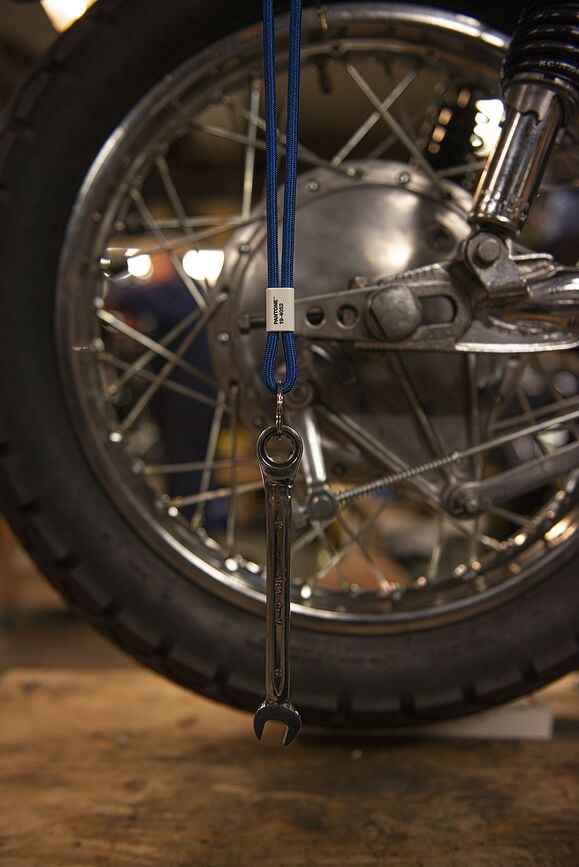 Pantone Lanière Courte pour Clés, corail