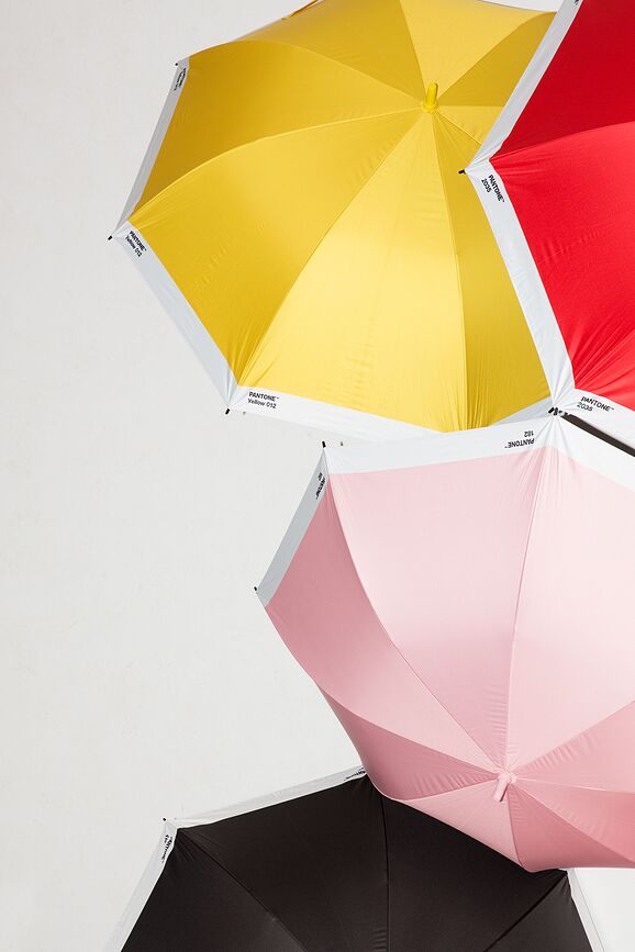 Pantone ΟΜΠΡΕΛΑ, γκρι