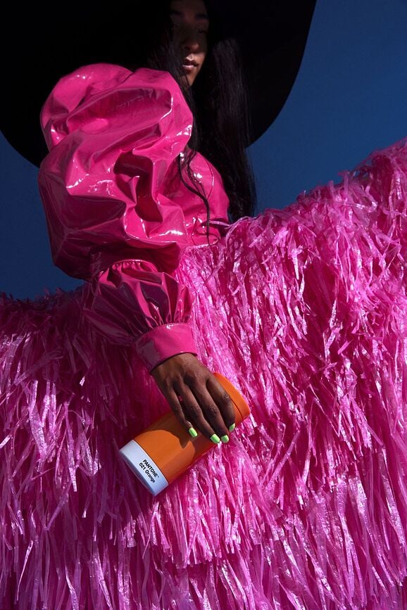 Pantone Potovalna skodelica, 430 ml, črna